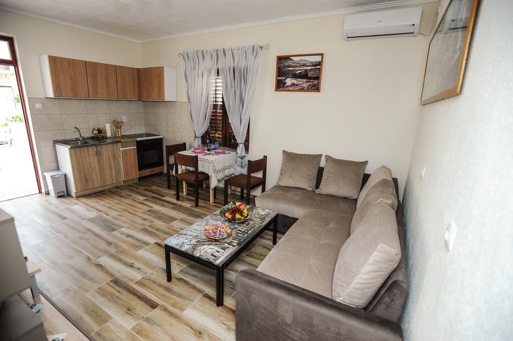 Phoenix Apartment *